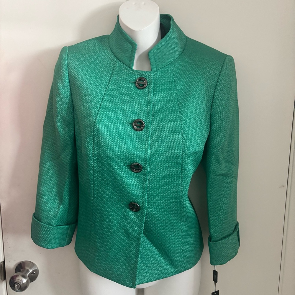 TAHARI NWT WOMEN BLAZER size 4 petite